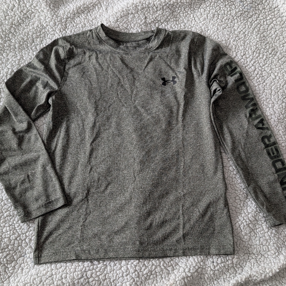 Under Armour Boys Youth Medium Gray Long Sleeve Undershirt